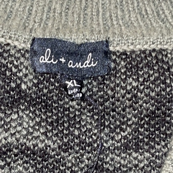 NWT- “ALI & ANDI HI/LO AZTEC PRINT SWEATER SZ XL - Picture 6 of 8